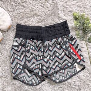 Lululemon Tracker Short II 3D multi chevron seawheeze limited 2014